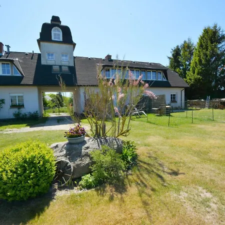 House With Private Garden And Pier Сasa de vacaciones Podamirowo