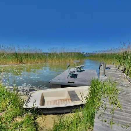 House With Private Garden And Pier Podamirowo