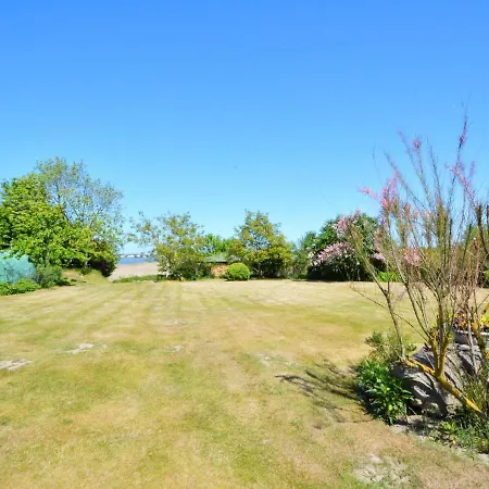 Сasa de vacaciones House With Private Garden And Pier