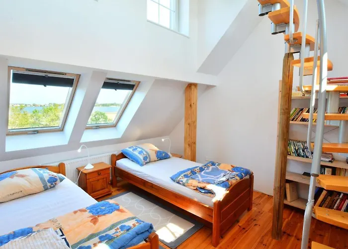 House With Private Garden And Pier Casa de Férias Podamirowo