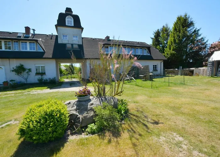 House With Private Garden And Pier Casa de Férias Podamirowo