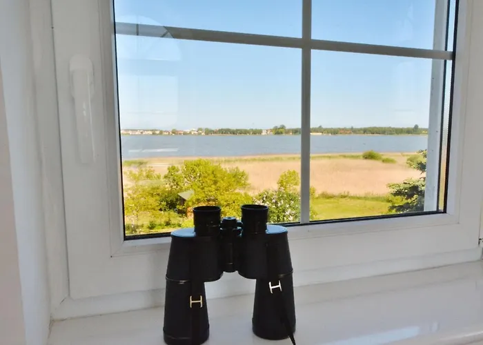 House With Private Garden And Pier Casa de Férias Podamirowo