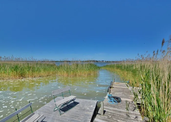 Casa de Férias House With Private Garden And Pier Podamirowo