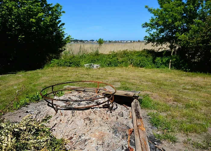 House With Private Garden And Pier Podamirowo
